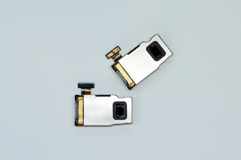 LG Innotek recently revealed its optical zoom camera module.