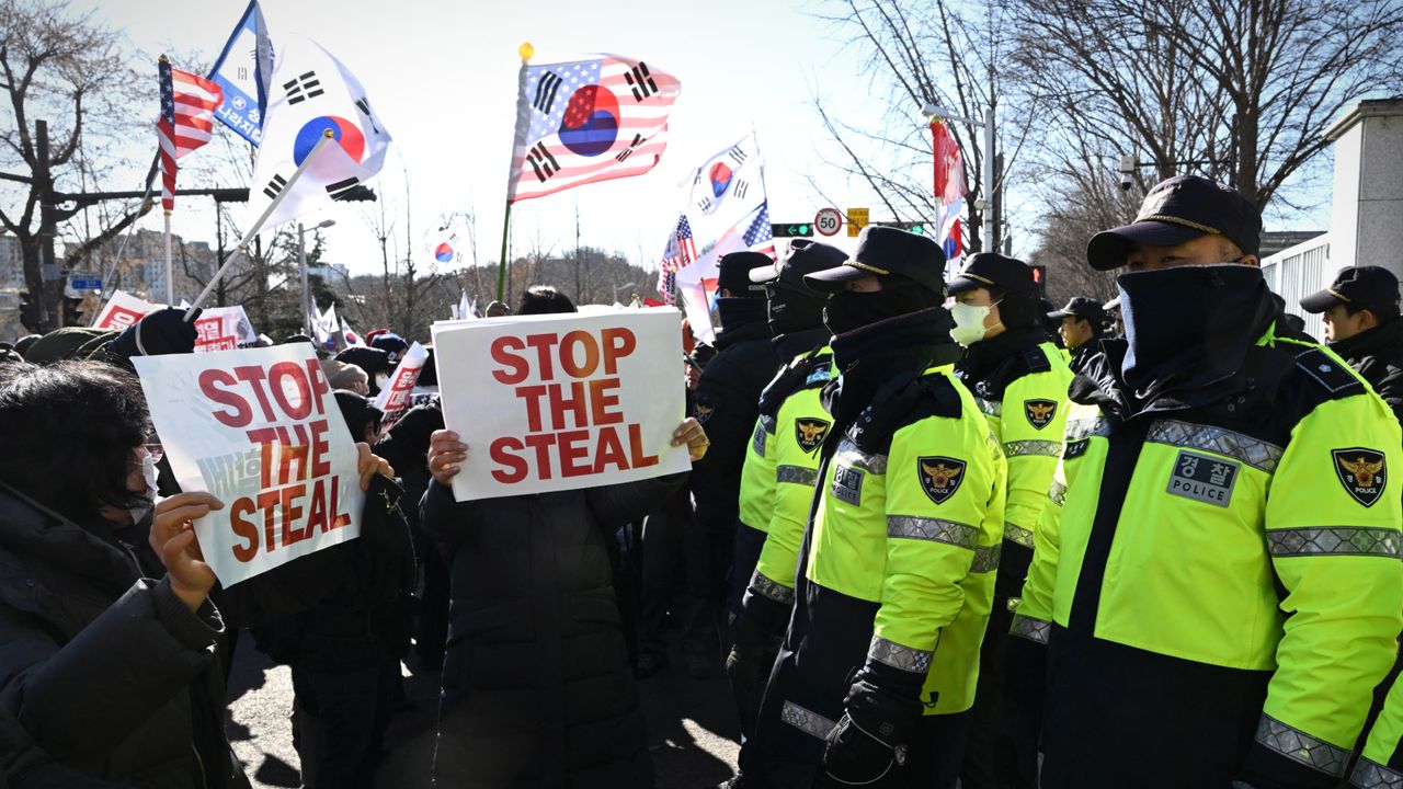 Supporters of South Korea&#039;s impeached president protest his arrest