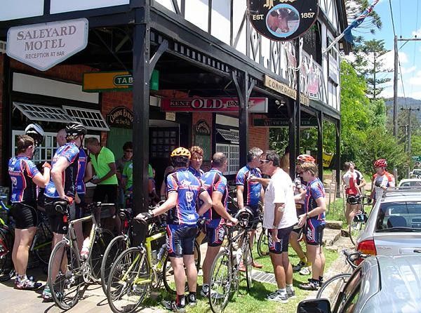 The riders who made it gather at the Jamberoo Pub