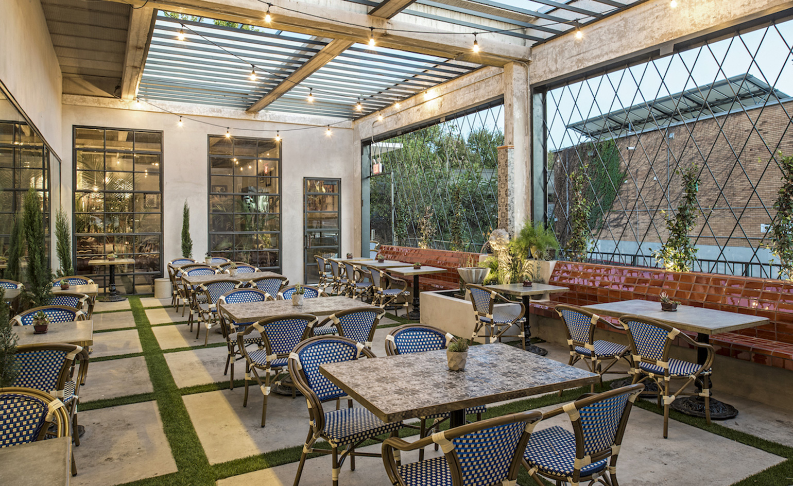 Drinking, dining and thinking space Eberly in Austin
