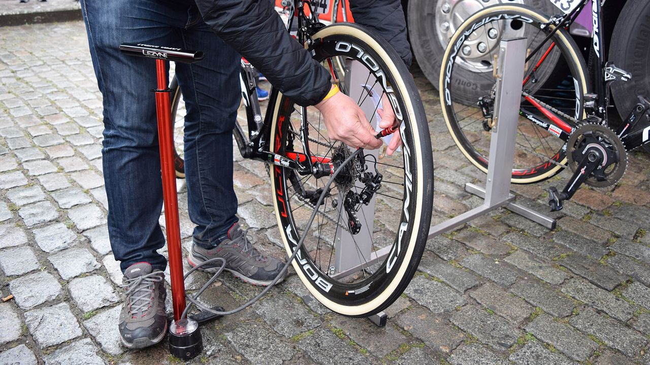 While other teams opt for electric pumps and digital pressure gauges, Lotto-Soudal use a traditional track pump and analog pressure gauge