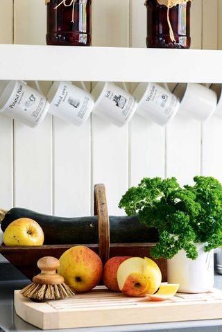 Lewis-powell-cottage-kitchen-worktop