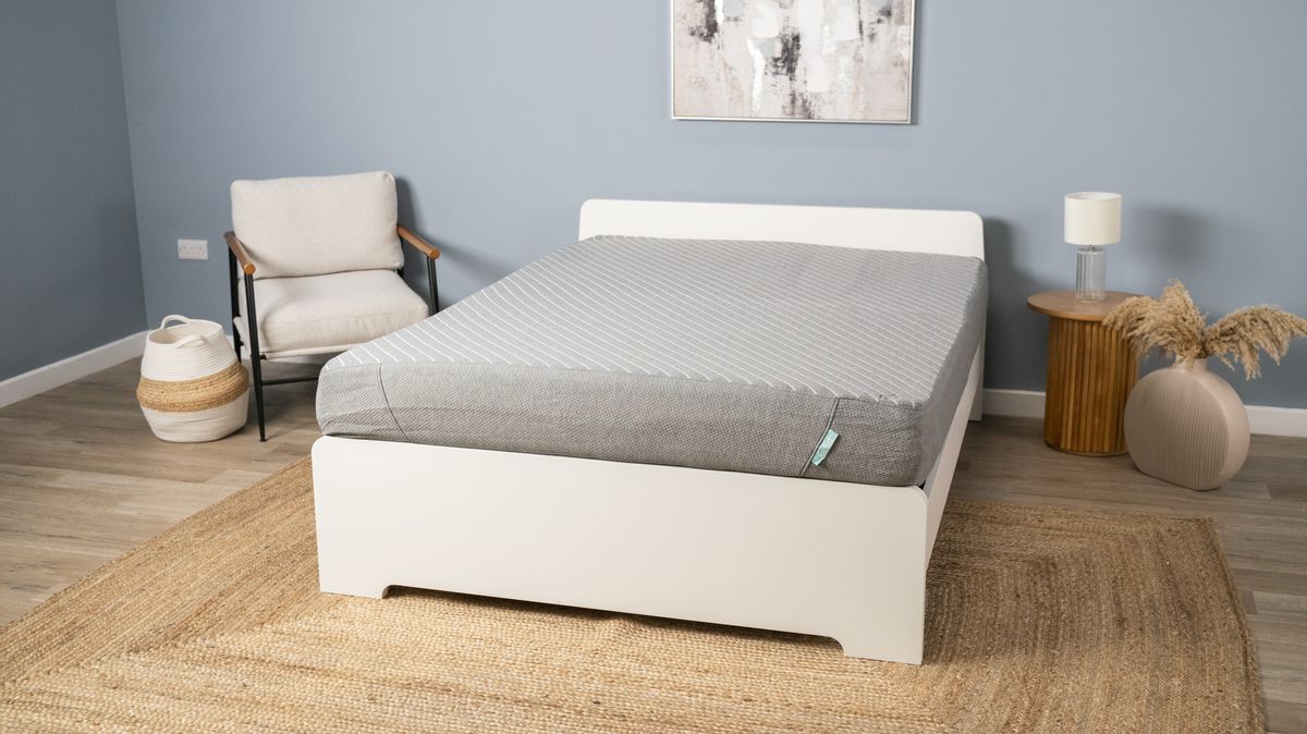 Best mattress under $1,000: The image shows Tom&#039;s Guide&#039;s testers unpacking the Siena Memory Foam Mattress 