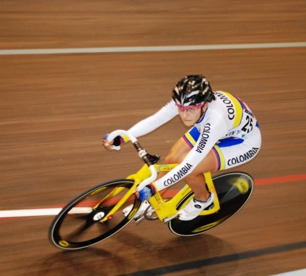 Elizabeth Agudelo (Colombia) in the Women's points race final