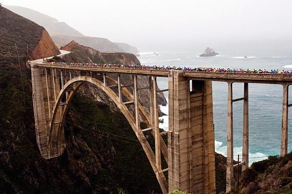 2008 Tour of California: Stage 4 peloton races over Bixby Bridge