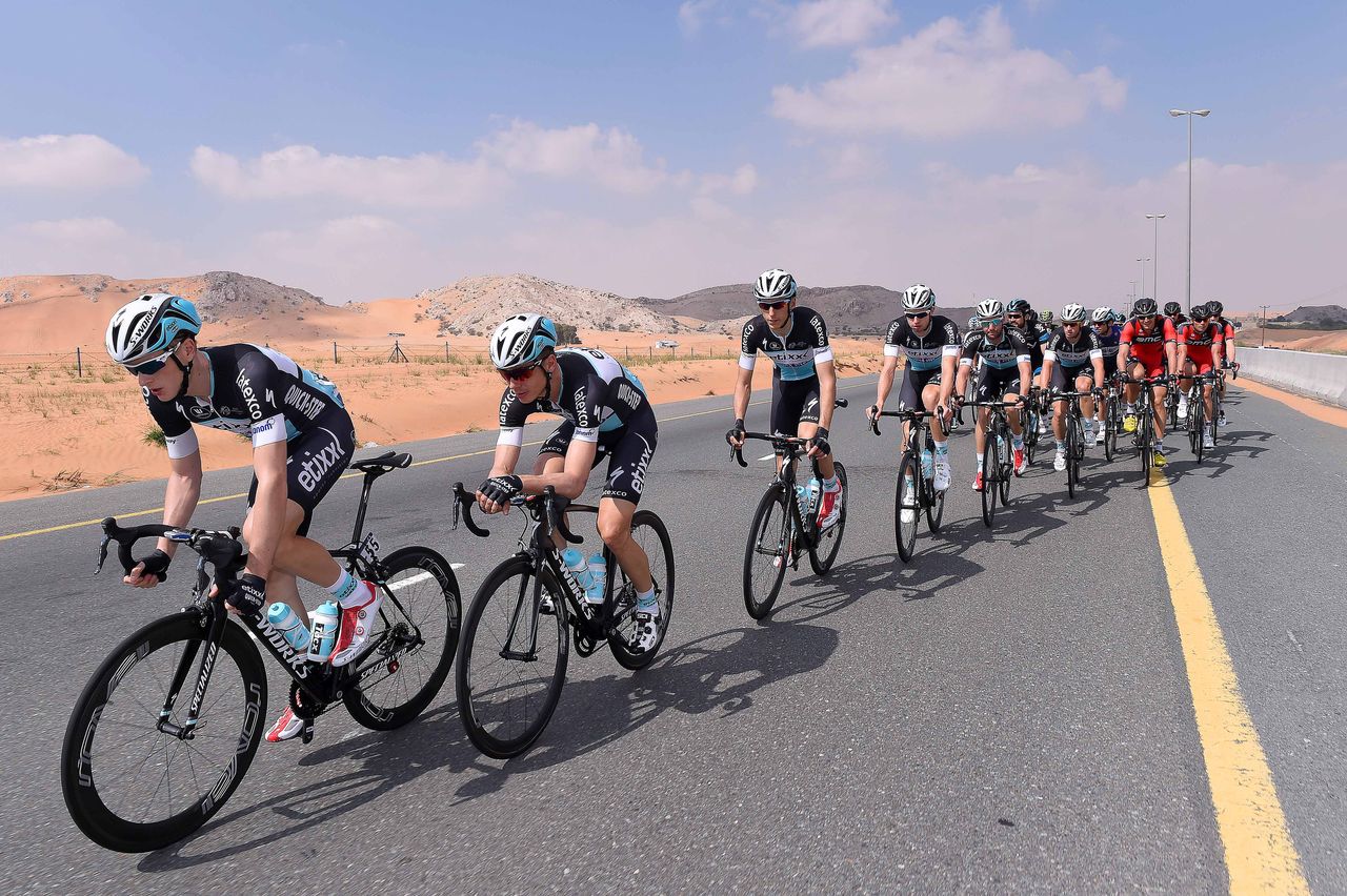 The peloton led by Etixx-Quickstep)