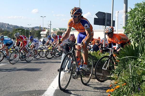 Freire made sure he stayed close to the front even if it meant using unusual means sometimes. This looked very similar to what riders did in Paris-Nice.