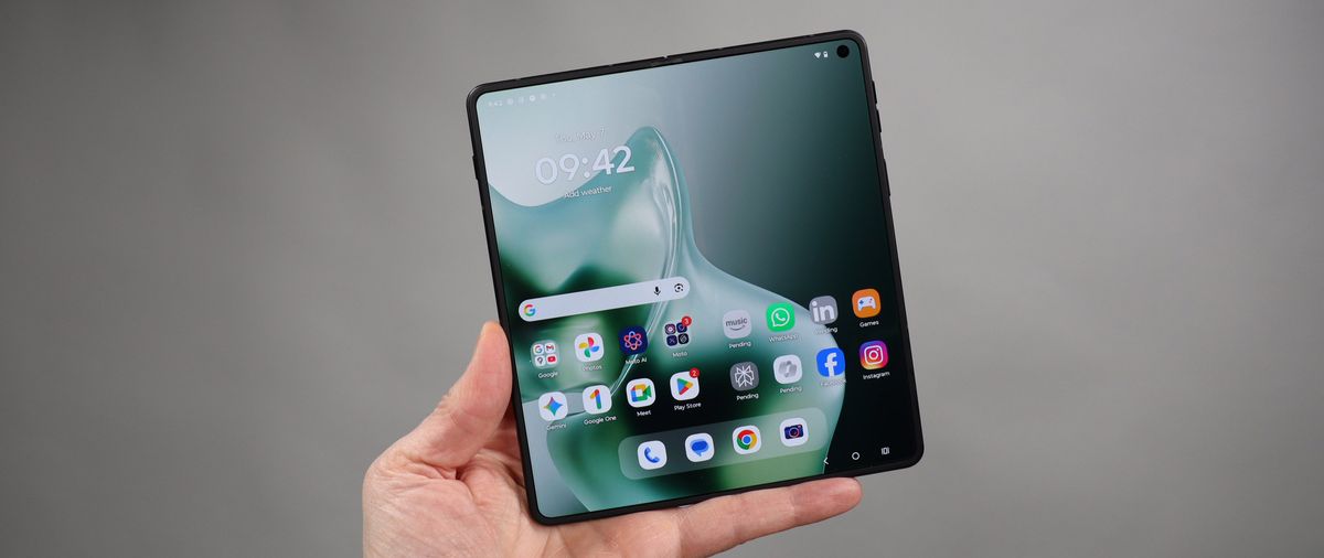 I've spent a week reviewing the Motorola Razr Fold 2026 and think it's a good foldable flagship start, but I have some notes
