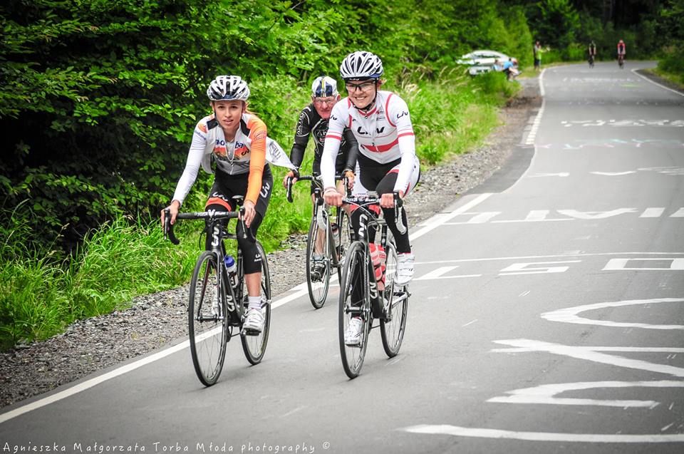 Katarzyna Niewiadoma and a teammate