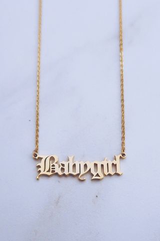 Ten Wilde + Personalized Old English Nameplate Necklace