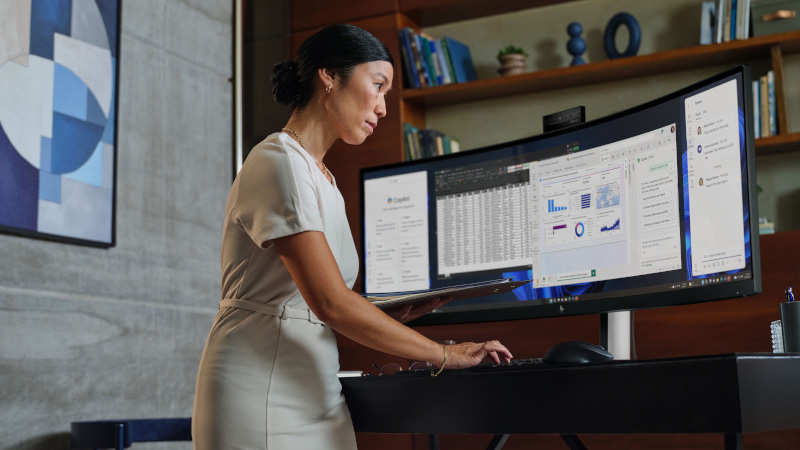 The HP Series 5 Pro conferencing monitor being used in an office