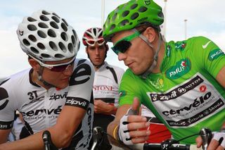 Heinrich Haussler (l) and Thor Hushovd chat about tactics or maybe just the weather before the start.
