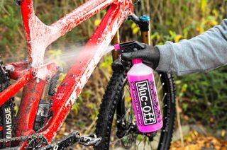 How to wash a mountain bike