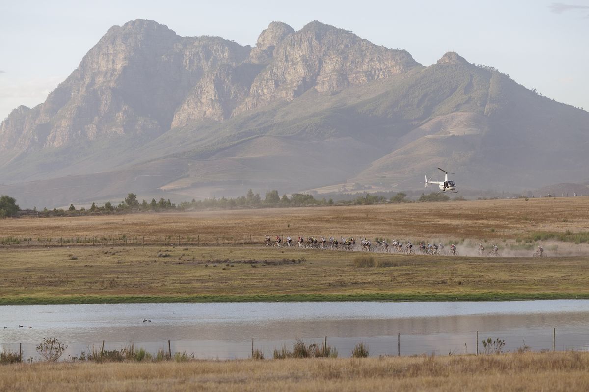 The leading bunch during Stage 4 of the 2025 Absa Cape Epic Mountain Bike stage race held at Fairview, Paarl, Cape Town, South Africa on the 20th March 2025. Photo by Nick Muzik/Cape Epic
PLEASE ENSURE THE APPROPRIATE CREDIT IS GIVEN TO THE PHOTOGRAPHER AND ABSA CAPE EPIC