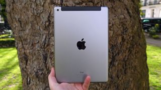 iPad (2017)