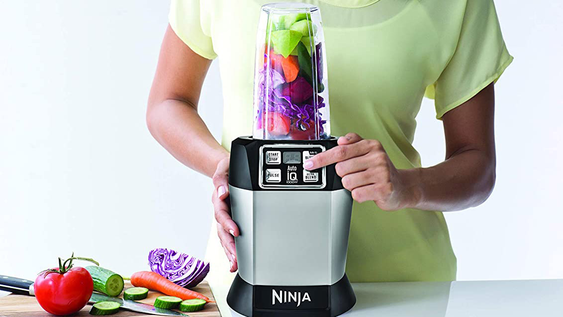 Blender Ninja Auto-UQ digunakan untuk membuat smoothie