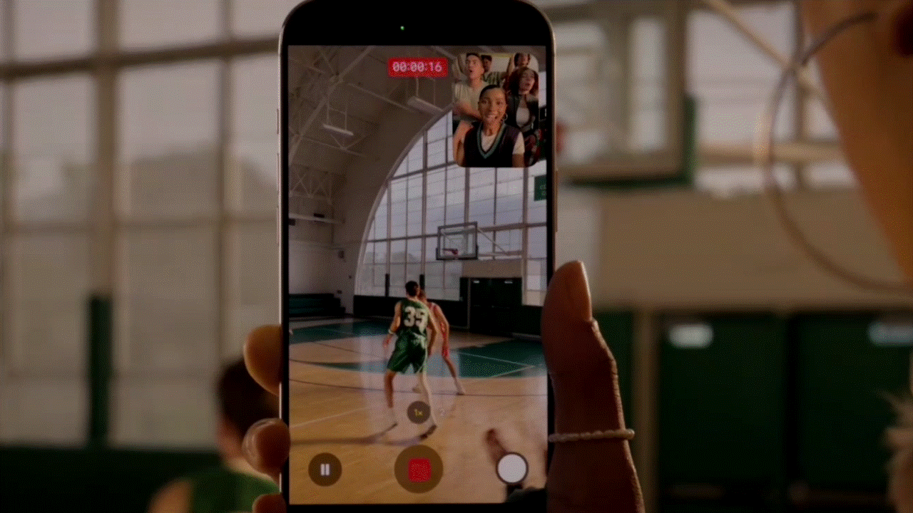Gif animation showing iPhone Air Dual Capture.