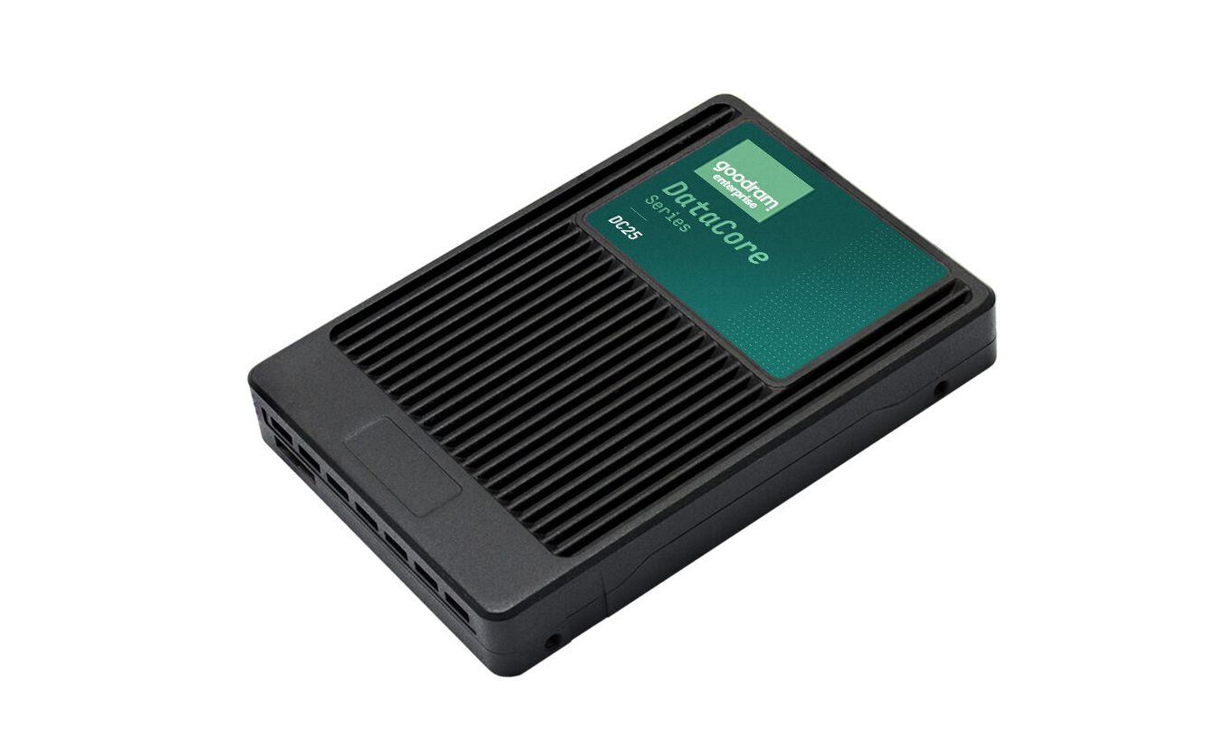 Fornecedor polonês de SSD lança discretamente um enorme SSD corporativo de 122,88 TB para resfriamento por imersão