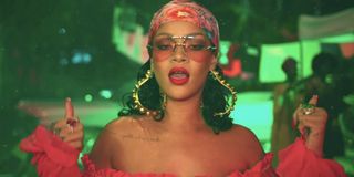 Rihanna - "Wild Thoughts" Music Video