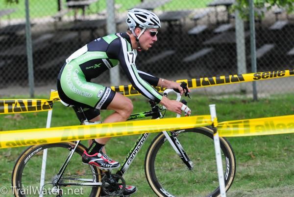 Jeremy Powers (Cannondale/ Cyclocrossworld.com) riding the flat grass Field