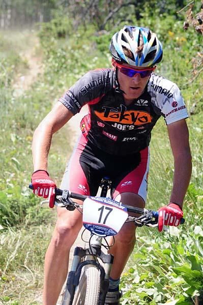 Peter Stetina (Tokyo Joe's) rides in fifth place.