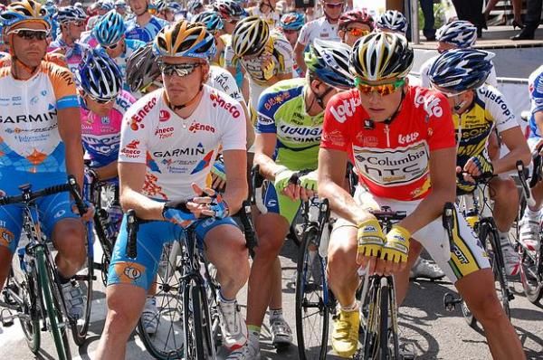 Tyler Farrar (Garmin-Slipstream) and Edvald Boasson Hagen (Columbia-HTC) contemplate the stage ahead
