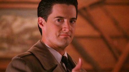Kyle MacLachlan as Special Agent Dale Cooper giving a thumbs up during Twin Peaks.