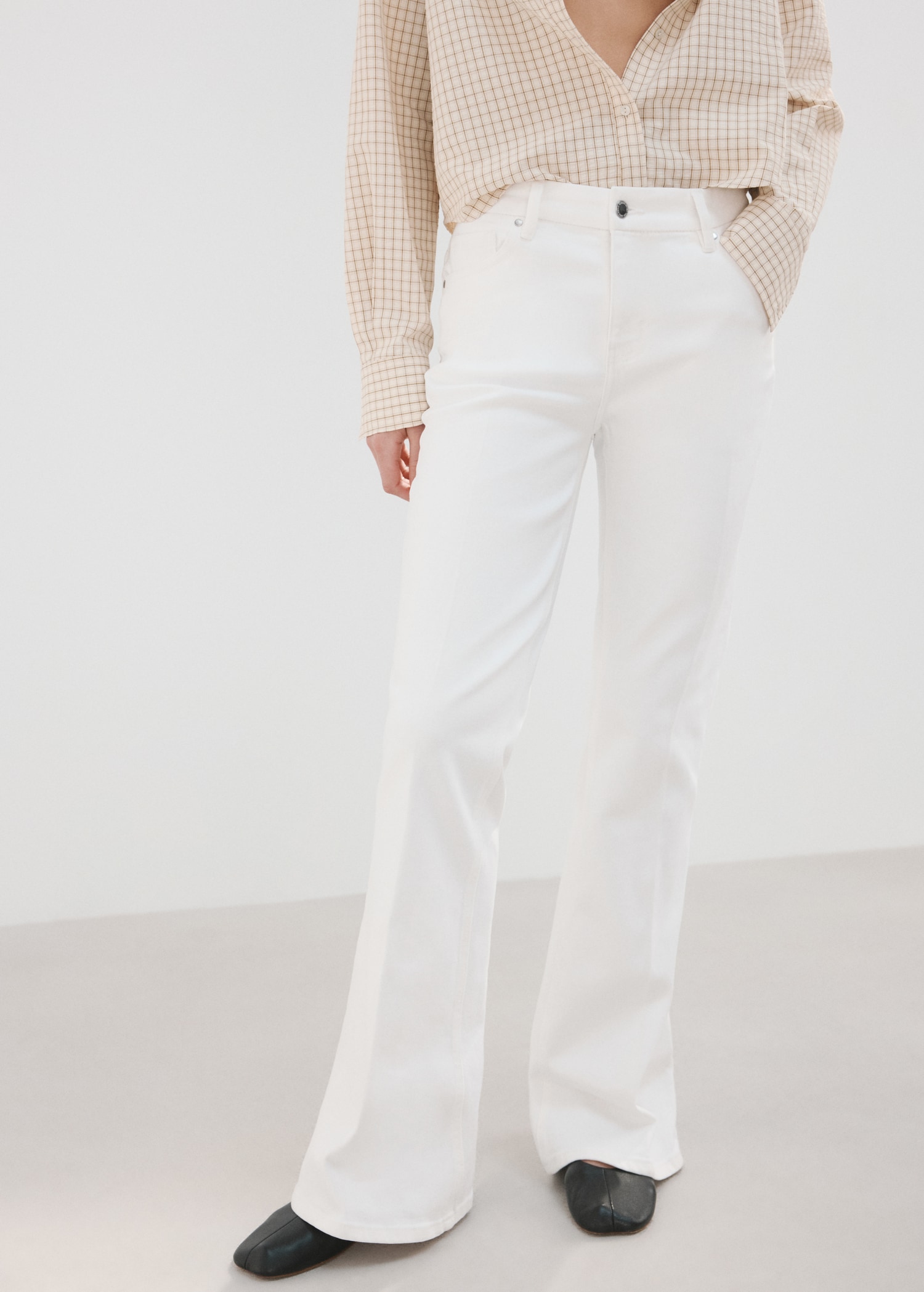 Violet Flared High-Rise Jeans - Women | Mango United Kingdom