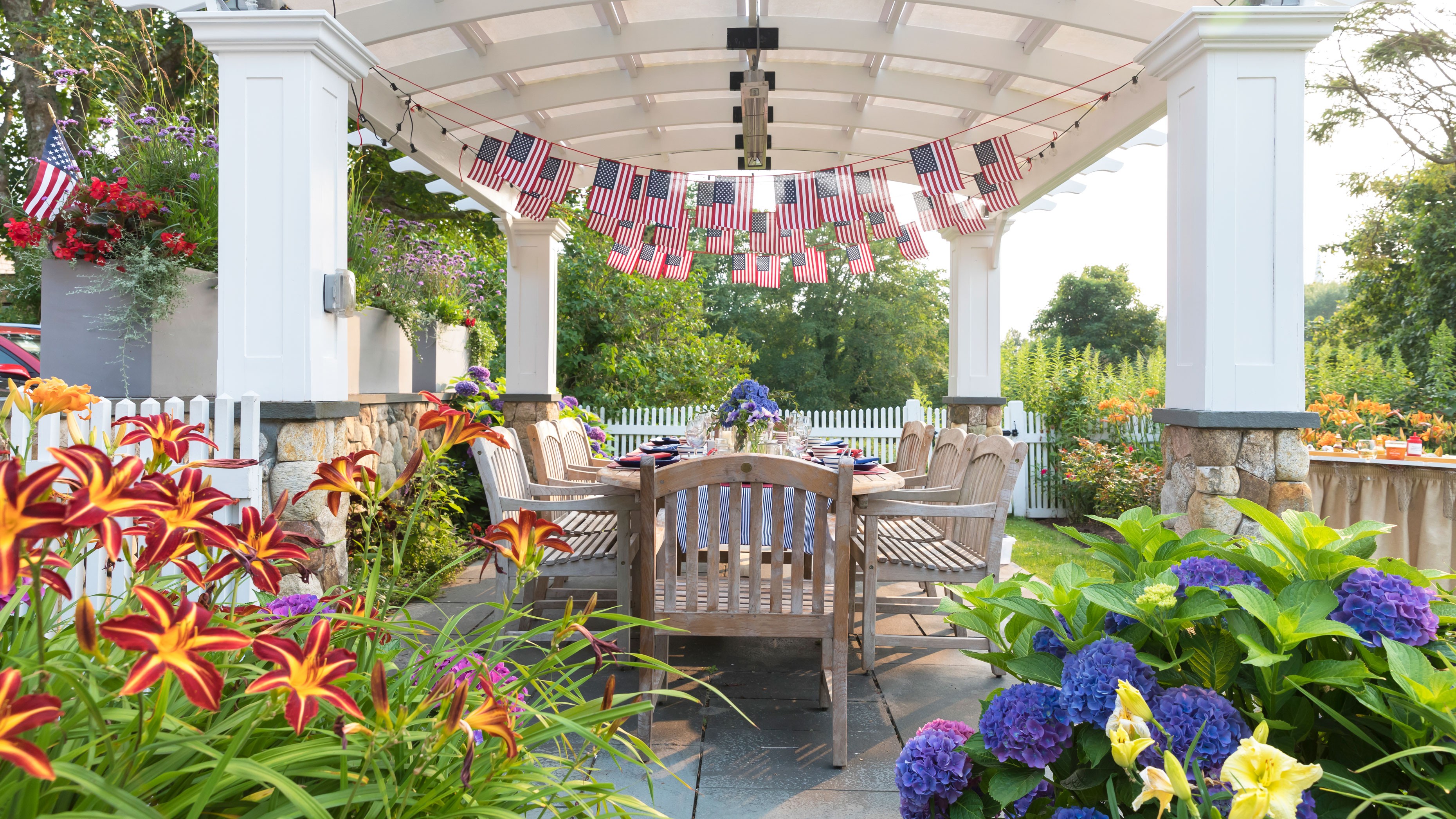 Outdoor Dining and Barbecue Area