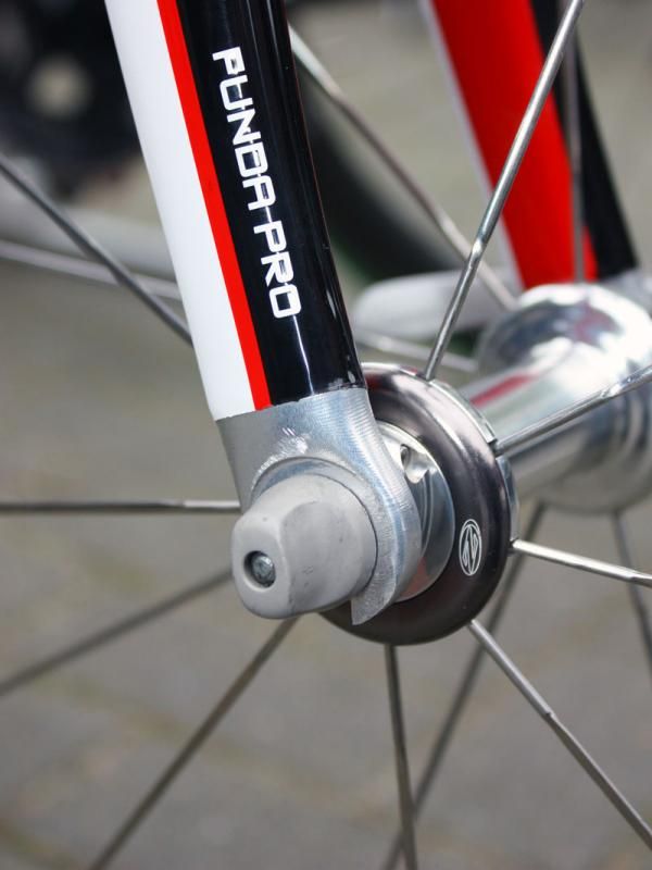 3T's Funda Pro fork normally uses carbon fiber dropouts but the ones on this Paris-Roubaix special are clearly machined aluminum