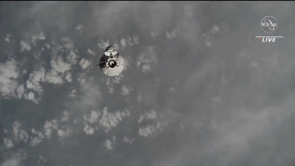 СпацеКс Драгон ЦРС-28 теретна капсула пристаје са свемирском станицом за испоруку виталних залиха