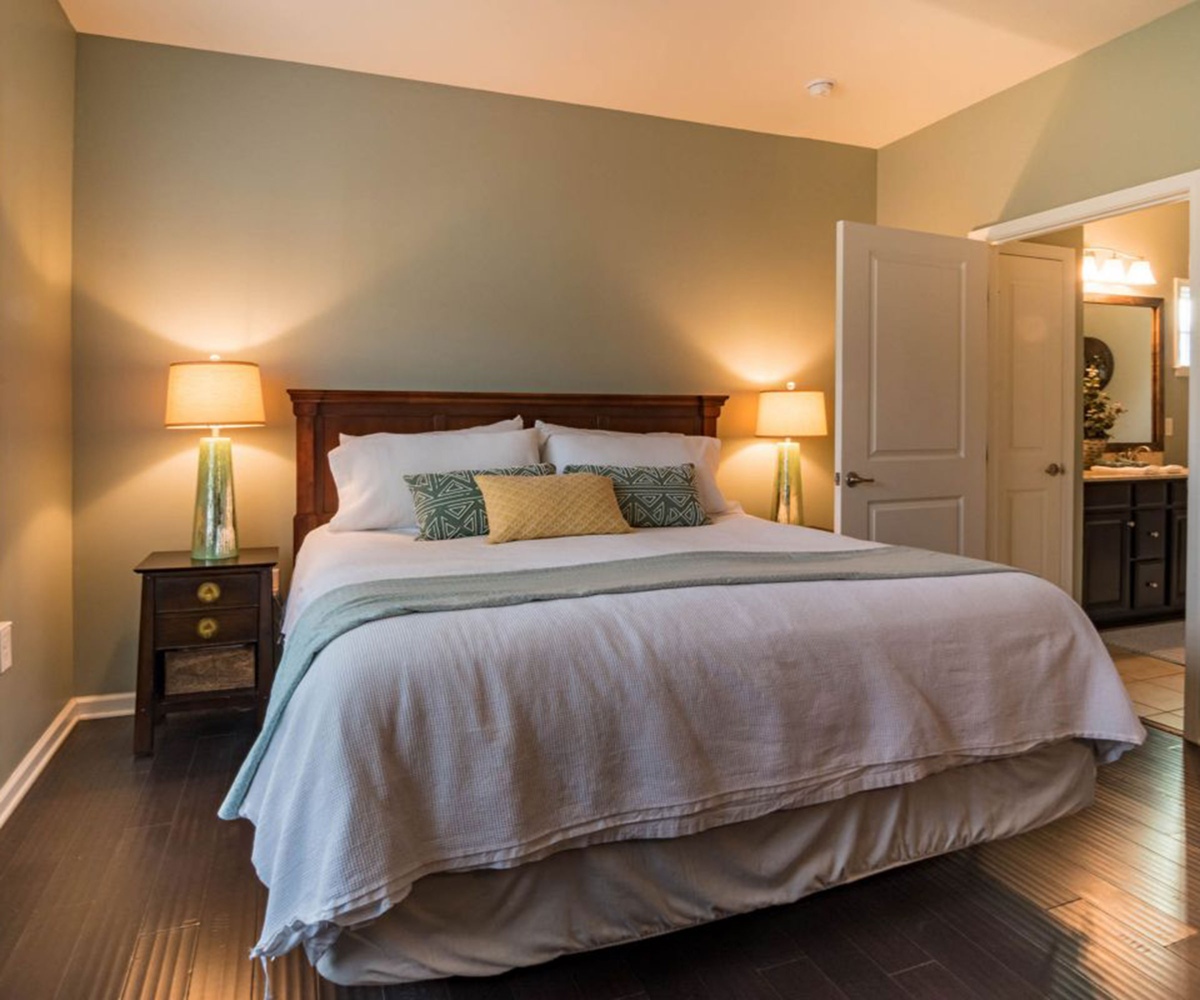 10 Small Guest Bedroom Ideas That Will Have Visitors…