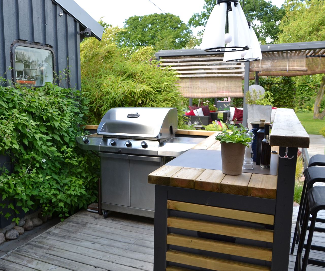 Why you don&#039;t need to overspend on grills - a cheap outdoor kitchen with grill