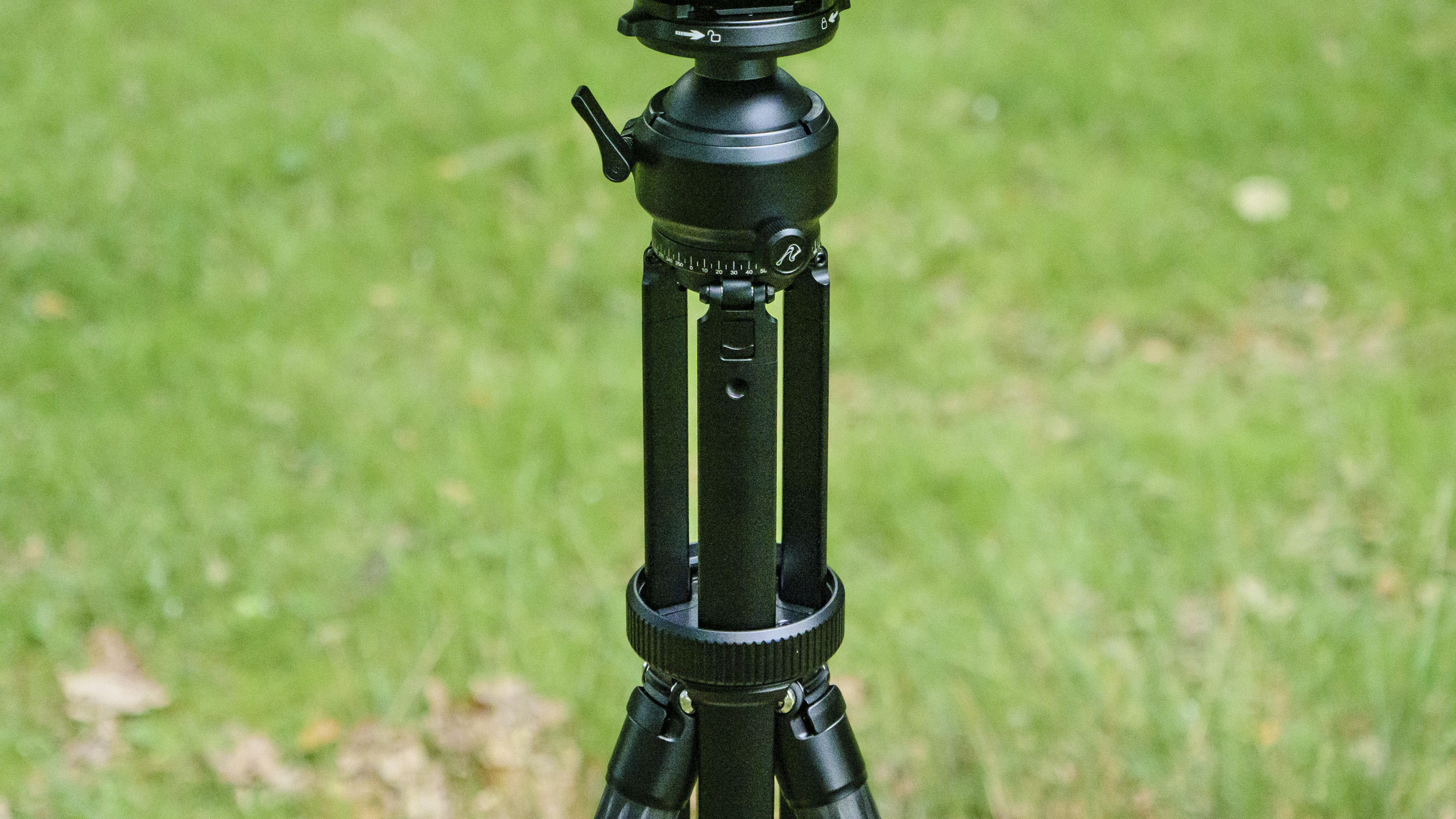 Heipi 3-in-1 Travel Tripod W28S' center column extended