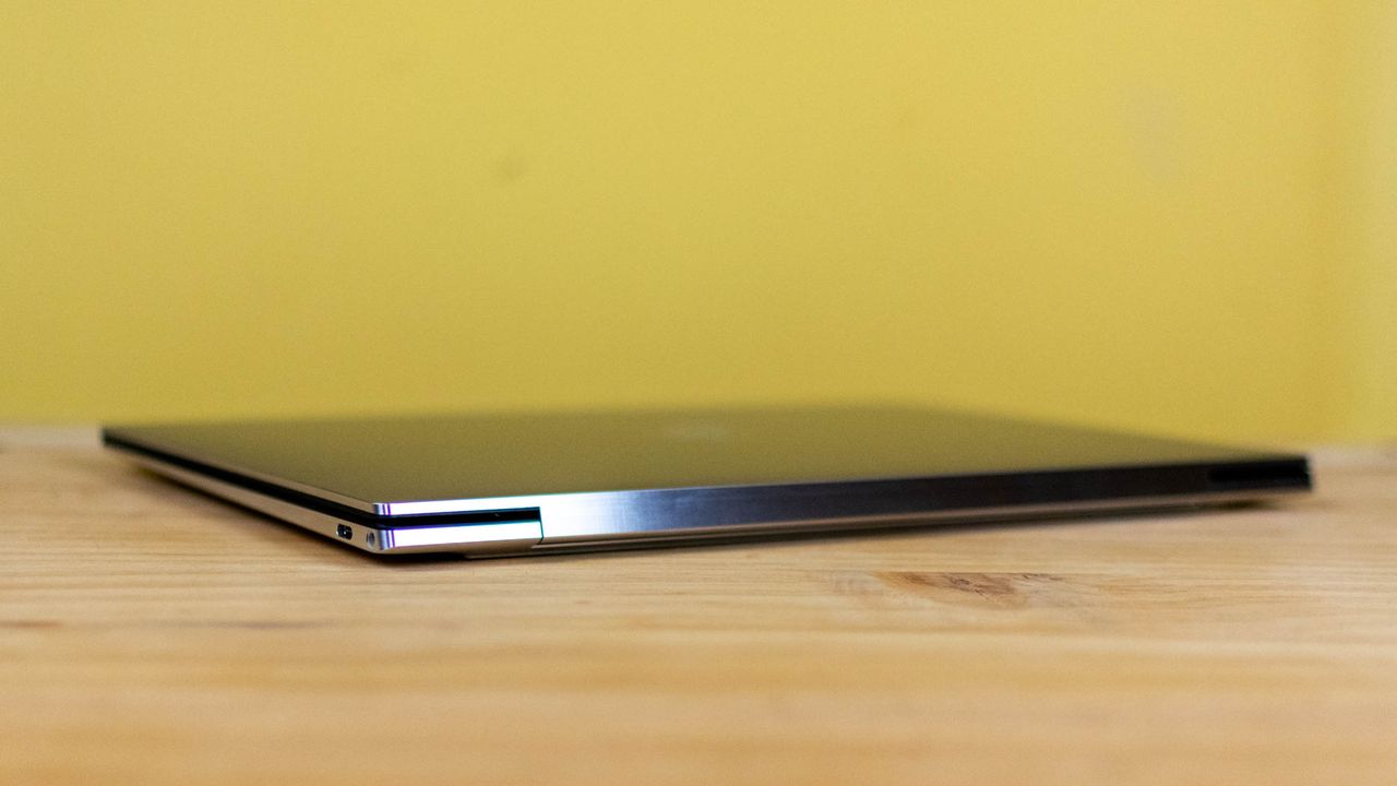 Dell XPS 13 9310 (2020) hinge