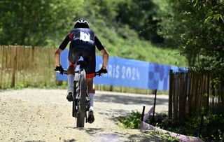 Great Britain's Tom Pidcock pictured with a flat tyre during the men's cross-country mountain bike race in Paris