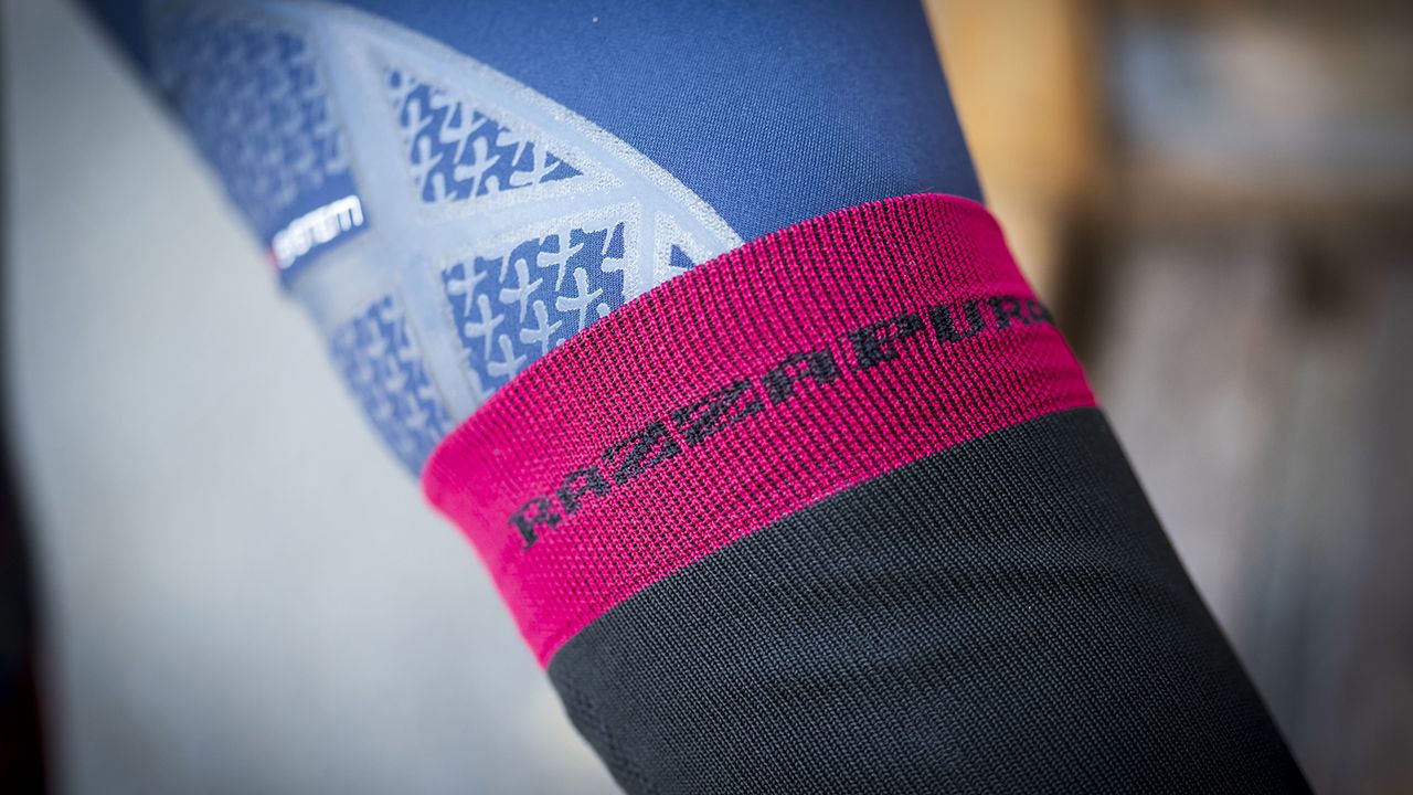 Razza Pura Dryarn socks review