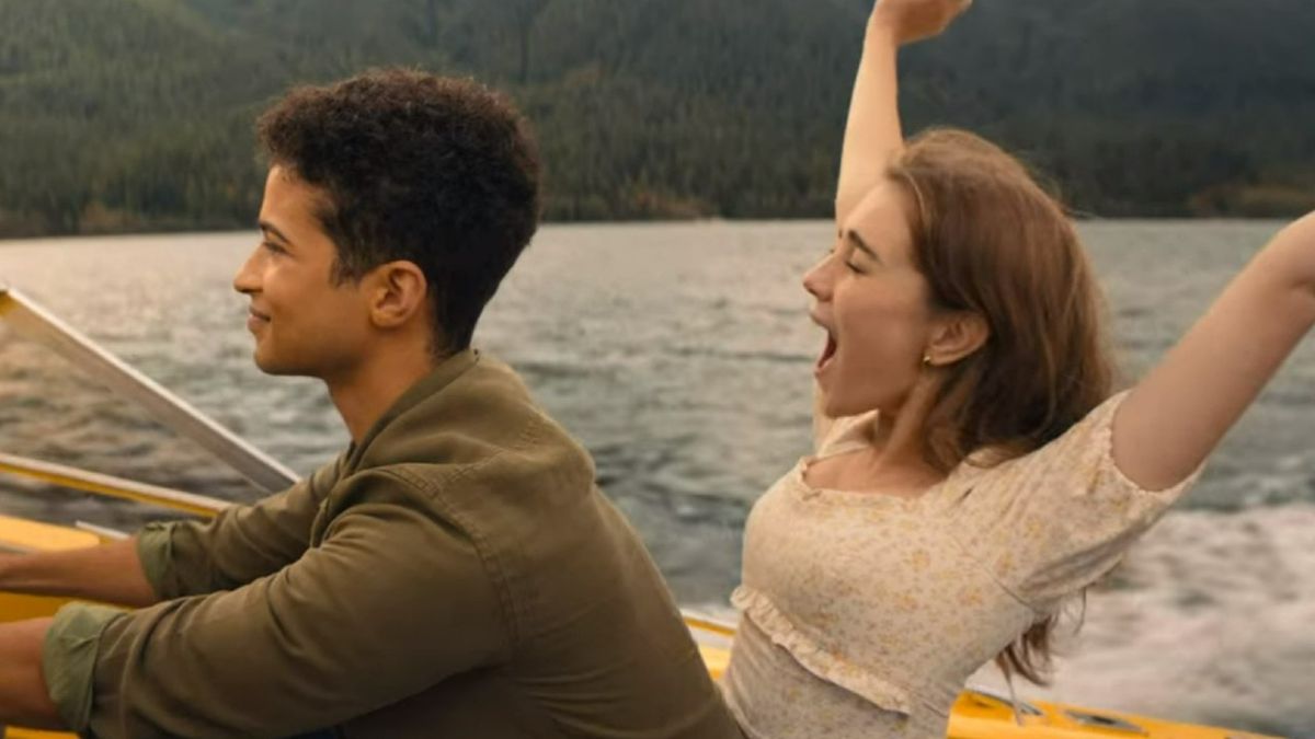 Talia Ryder and Jordan Fisher in Hello, Goodbye, and Everything in Between on Netflix