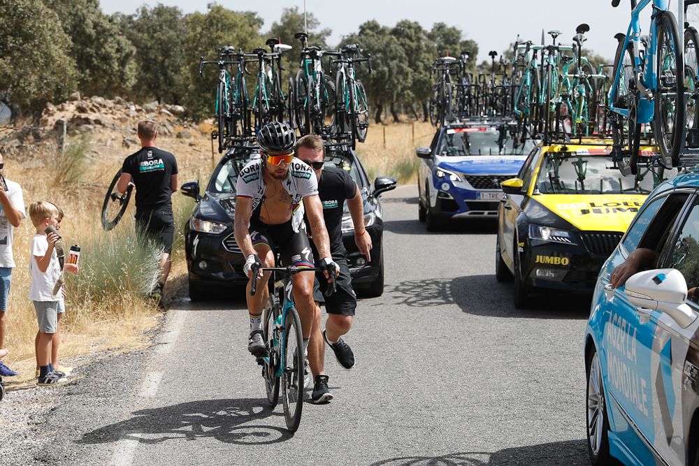 Peter Sagan gets going again after a mechanical at la Vuelta