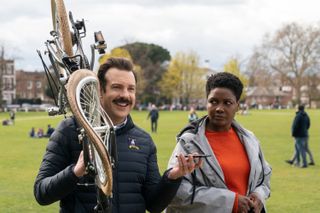Jason Sudeikis as Ted and Sarah Niles as Dr. Fieldstone in Ted Lasso