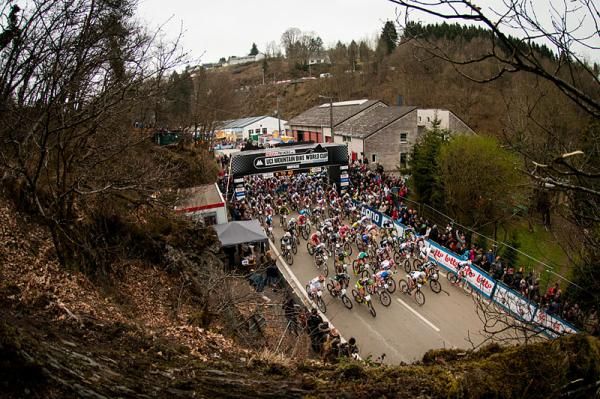 The start of the elite men's race in Houffalize