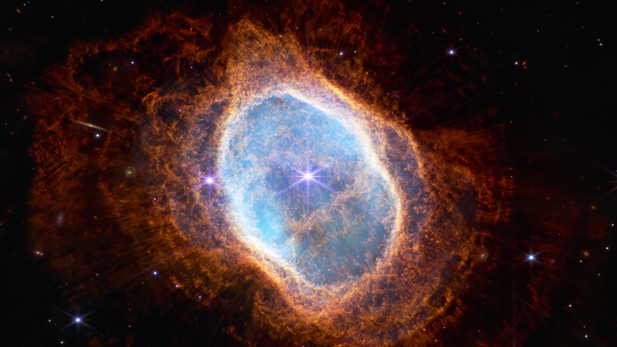 A NIRCam image of the Southern Ring Nebula reveals concentric ripples in the ring-shaped cloud.