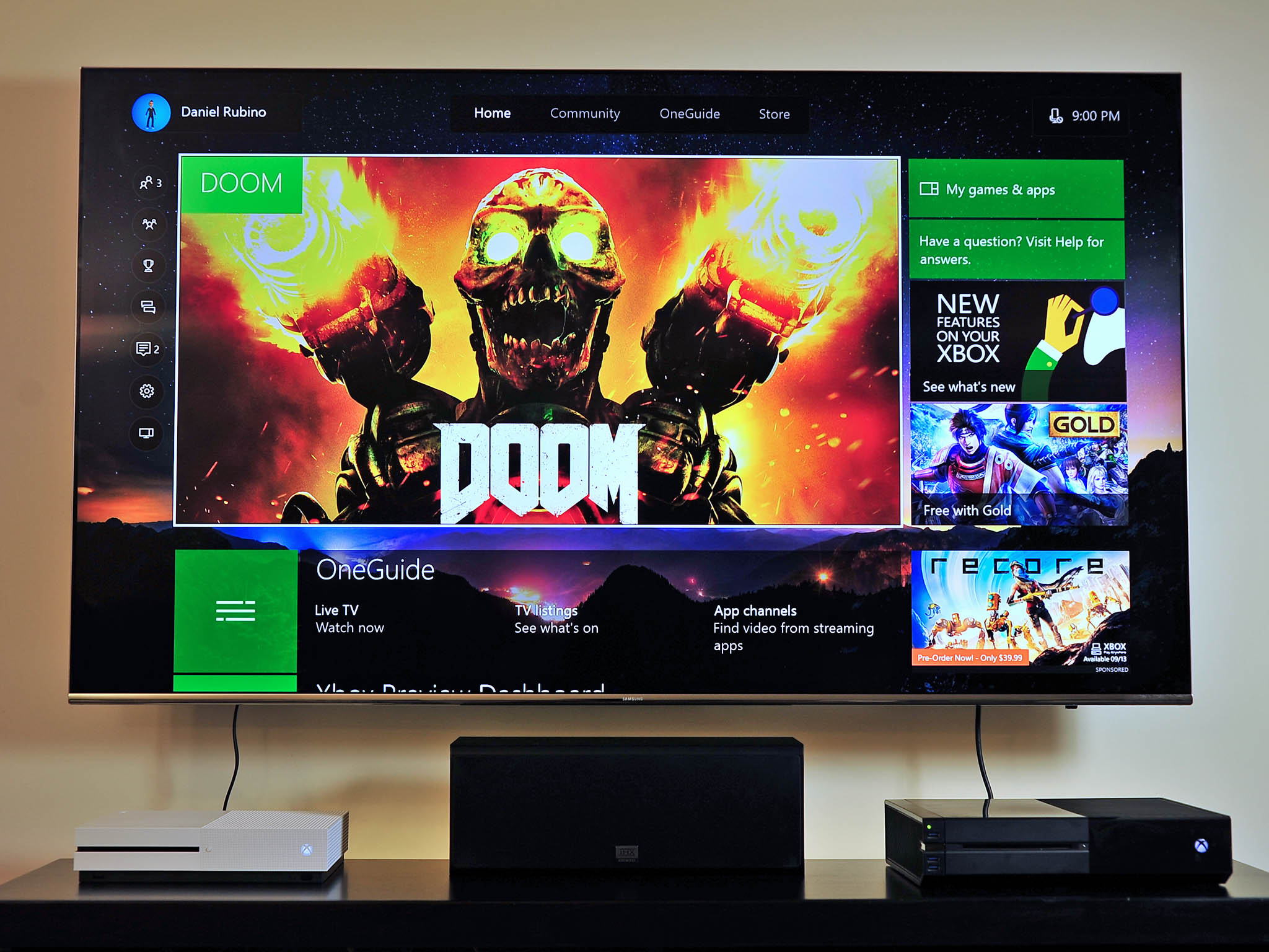 Xbox gaming streaming. Телевизор для консолей Xbox 360. Телевизор и монитор для Xbox.