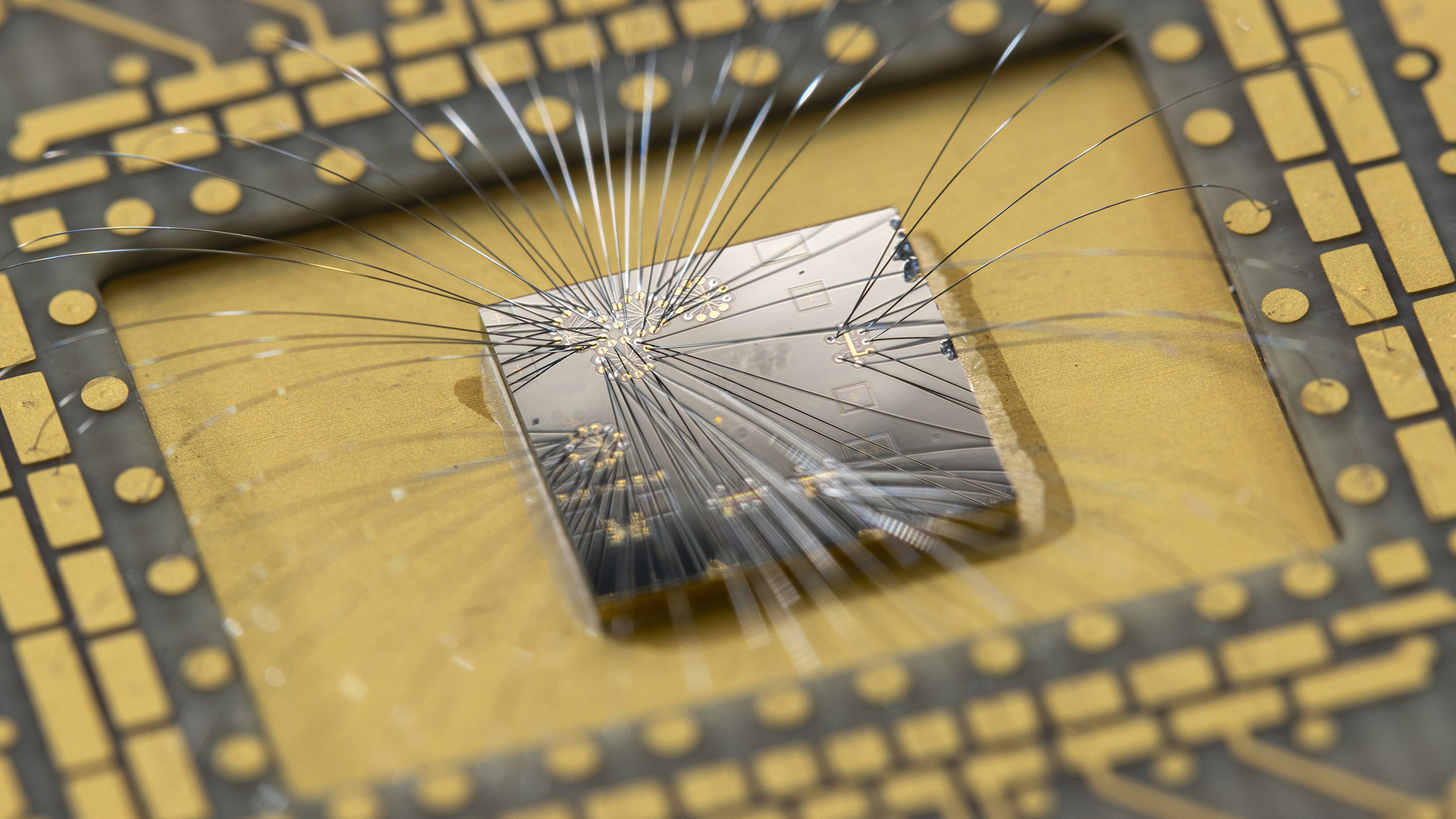 Microsoft's Azure quantum chip