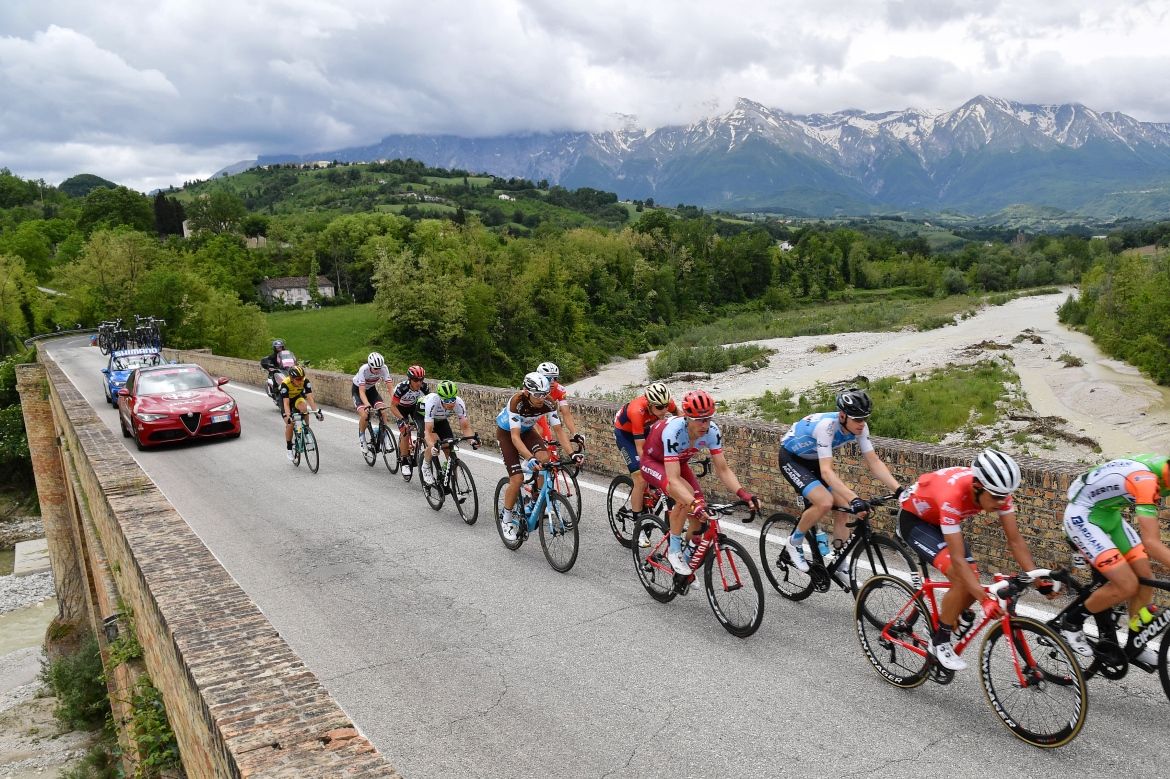An early break was formed but they would be caught soon by a determined peloton