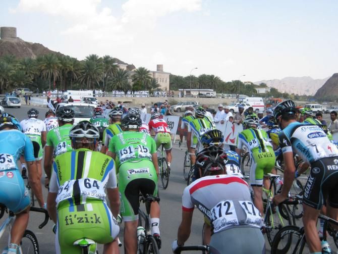 The peloton rolls out of Al Saltiyah in Samail at the start of stage 4.