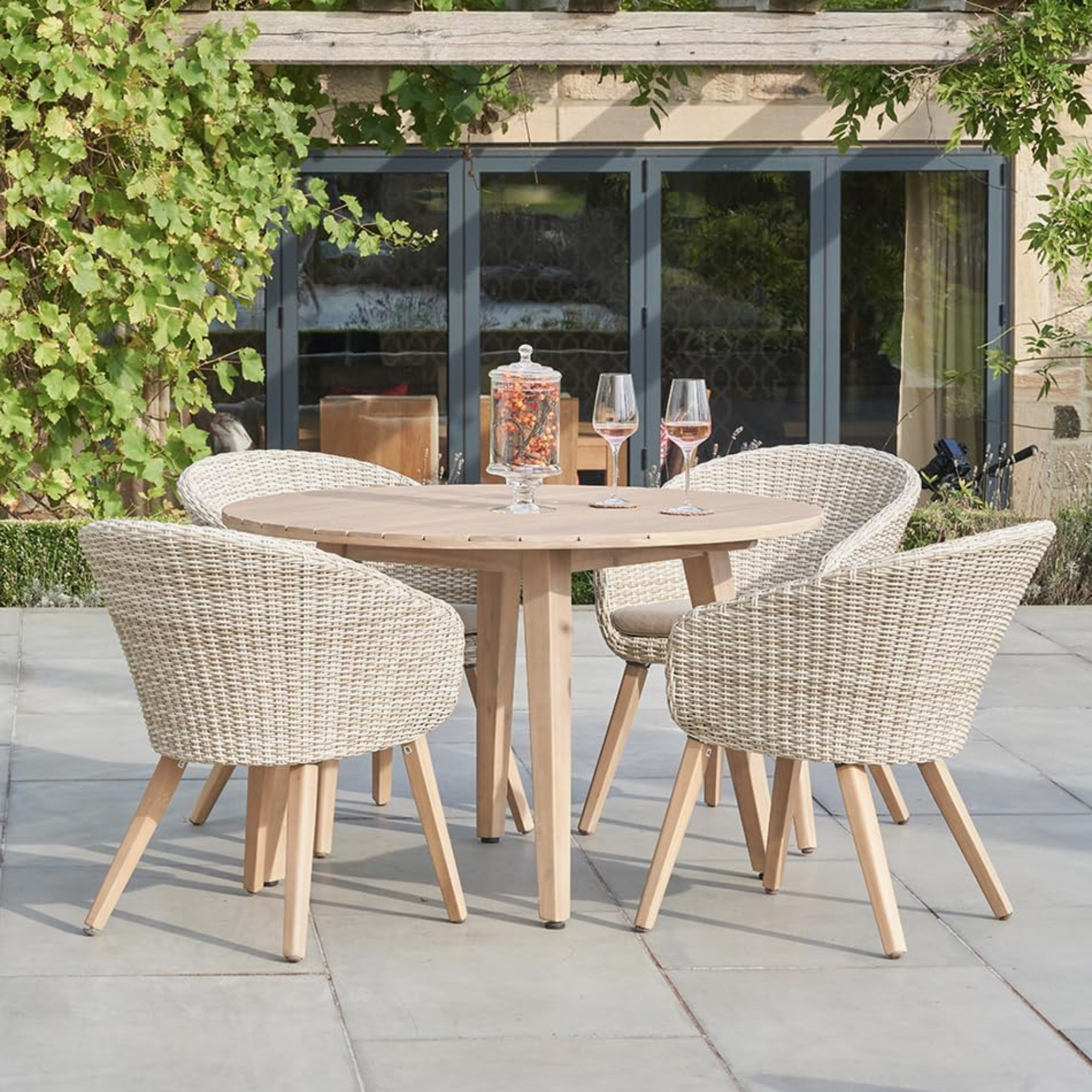 garden dining table and chairs set