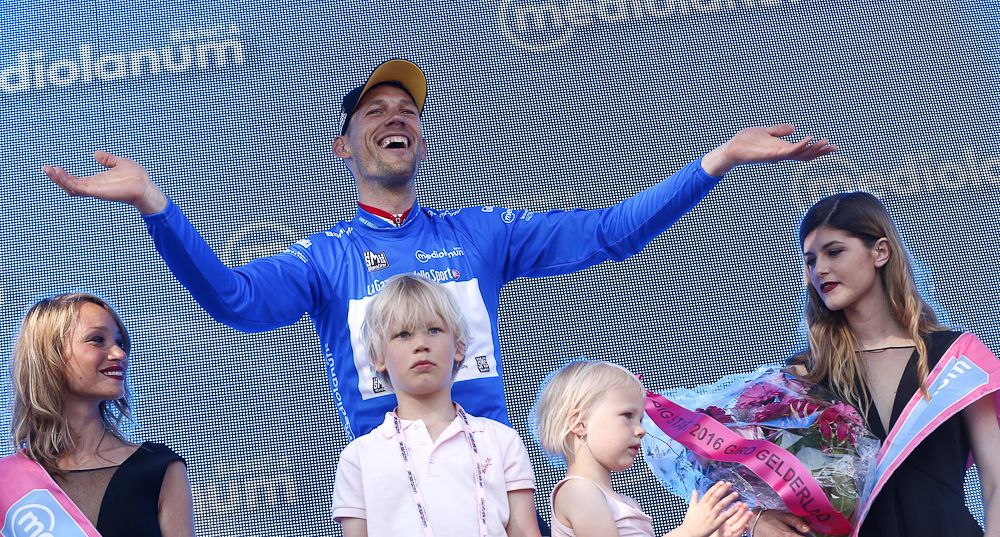 Maarten Tjallingii with his children on the stage 3 podium at the Giro d'Italia