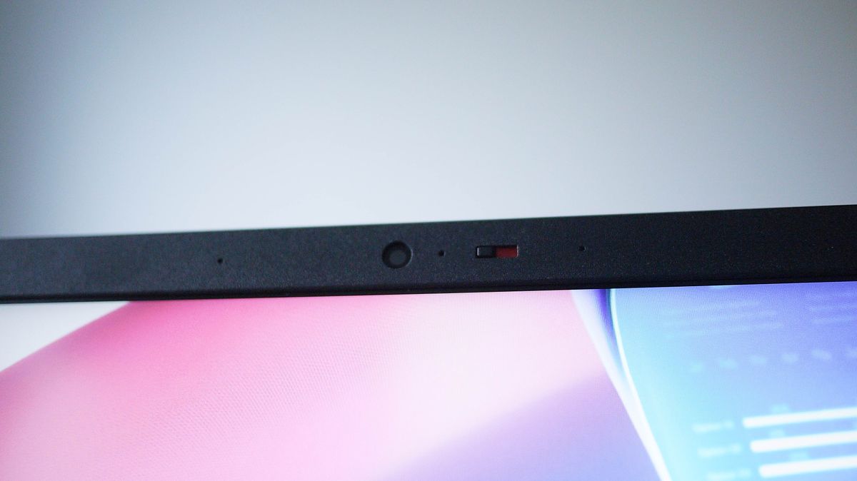 MSI Modern 15 f13mg n&aelig;rbillede af kameraet med lukket slider.
