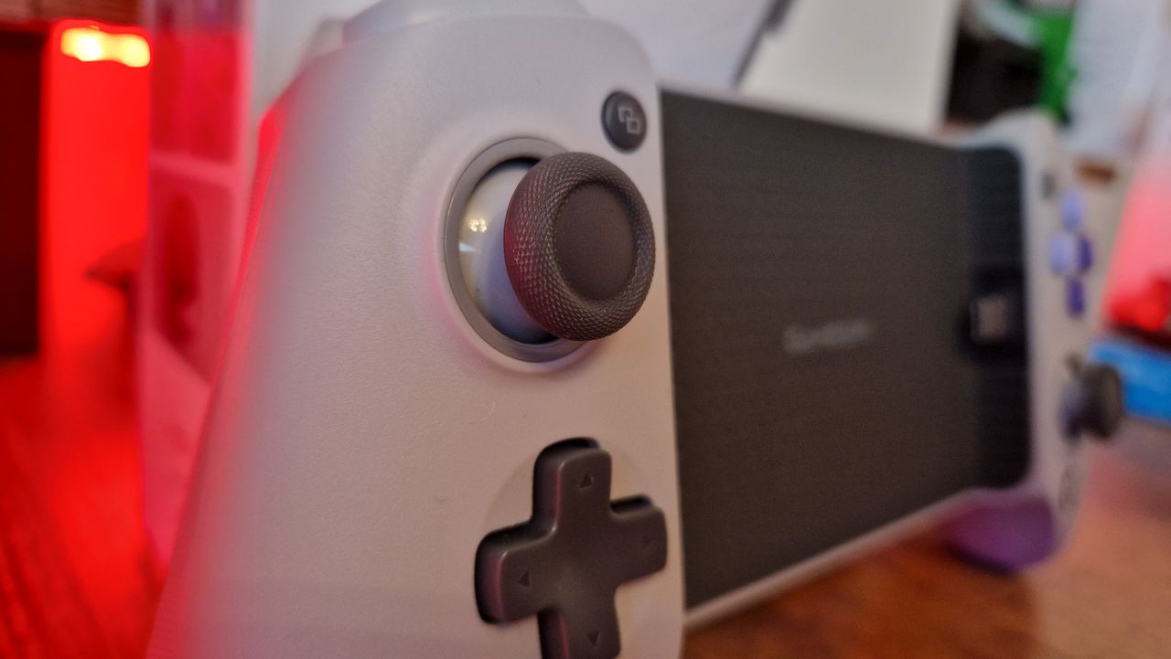 GameSir G8 Galileo's thumbsticks, showing their Xbox-like texture